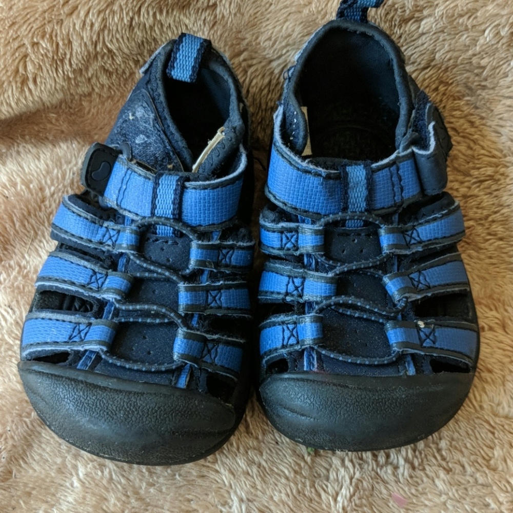 Jumping beans Sierra closed toe sandal size 5
